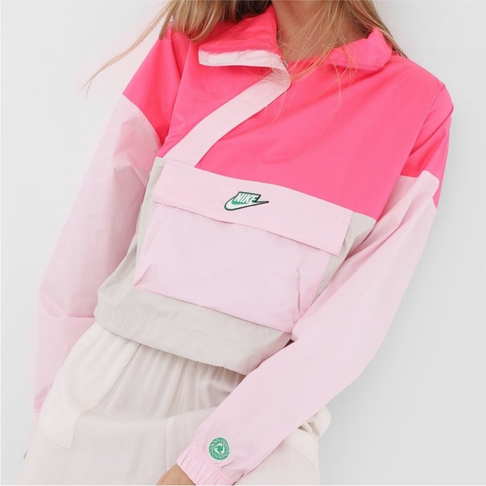 NWT Nike Wind Breaker